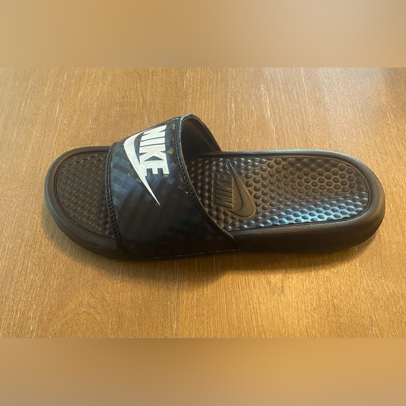Women’s Nike Benassi JDI Slides - Picture 3 of 6